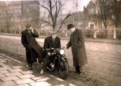 Edward Lipner, Mieczysław Sułek, Franciszek Undas w rejonie ul.Sokolskiej. Z archiwum Mariusza Undasa.