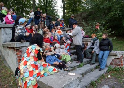 Wieczorynka w Parku Bednarskiego w wykonaniu aktorów Teatru Otwartego, 2008.