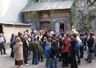 Przed Lodownią Miejską na tyłach szkoły gastronomicznej przy ul. Zamoyskiego, 2007.