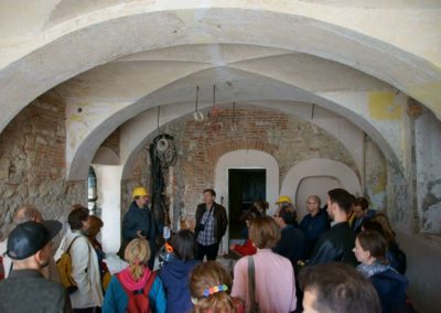 Zwiedzanie przyszłego Muzeum Podgórza w zajeździe pod św. Benedyktem, 2016.