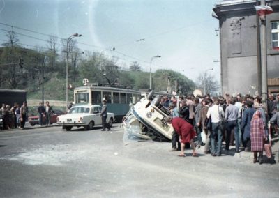 Wypadek na skrzyżowaniu ul. Wielickiej i Powstańców Wielkopolskich. Maj 1982. Z archiwum AJC.