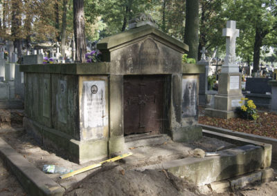 Grobowiec Schreinzerów - kwt. IIa, płd 2, podczas renowacji. Rok 2012.
