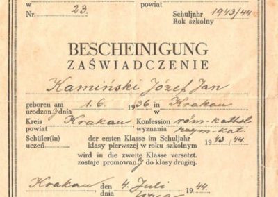 Zaświadczenie wydane Janowi Józefowi Kamińskiemu o promocji do klasy drugiej ukończeniem szkoły powszechnej nr 24 w Krakowie im T. Kościuszki w roku 1944. Z archiwum Doroty Rogody.