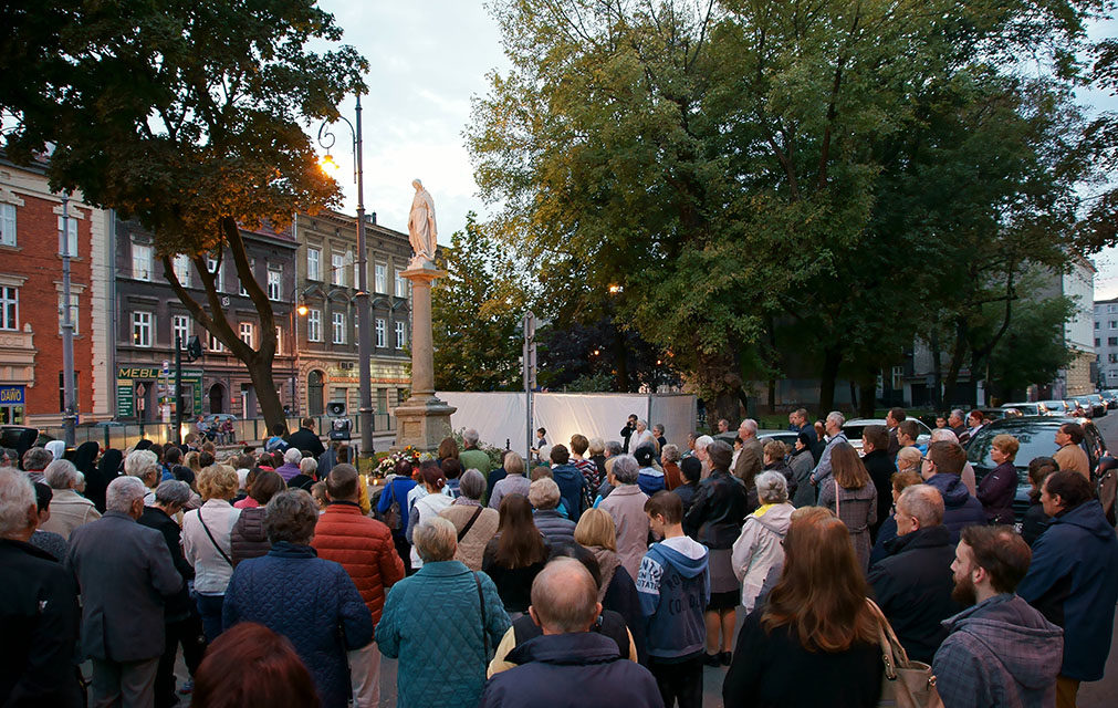 Figura Matki Boskiej (prawie) odnowiona