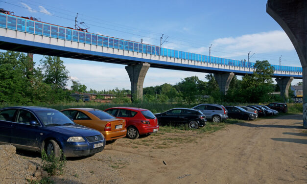 Kiedy zniknie dziki parking pod łącznicą Zabłocie – Krzemionki?