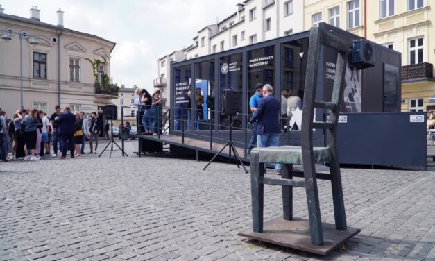 „Patrioci. Żołnierze. Żydzi” – wystawa na Placu Bohaterów Getta