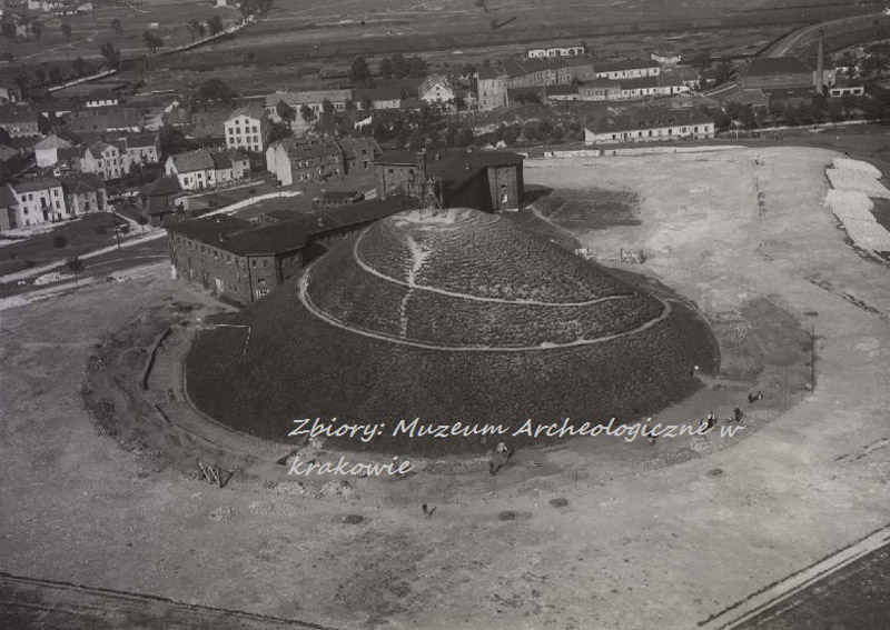 Kopiec Kraka w świetle badań archeologicznych XX wieku