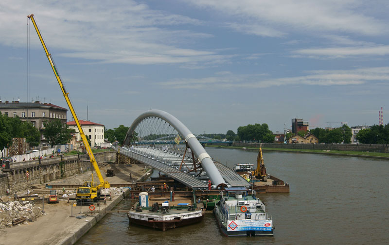 Kładka wędruje do Podgórza